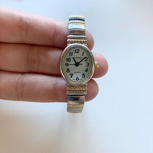 Wincci Classic Small Oval Stretch Elastic Band Watch